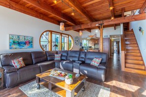 Smart TV, fireplace - Bayside Breeze |3BR Waterfront Patio & Sunset Views (San Diego)