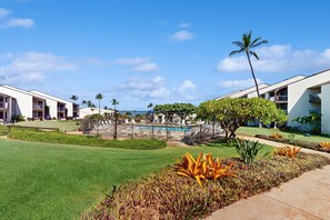 Property grounds - Hale Kamaole Condo w/ Shared Pool, Shared Outdoor Pool - Close to Beaches (Kihei)