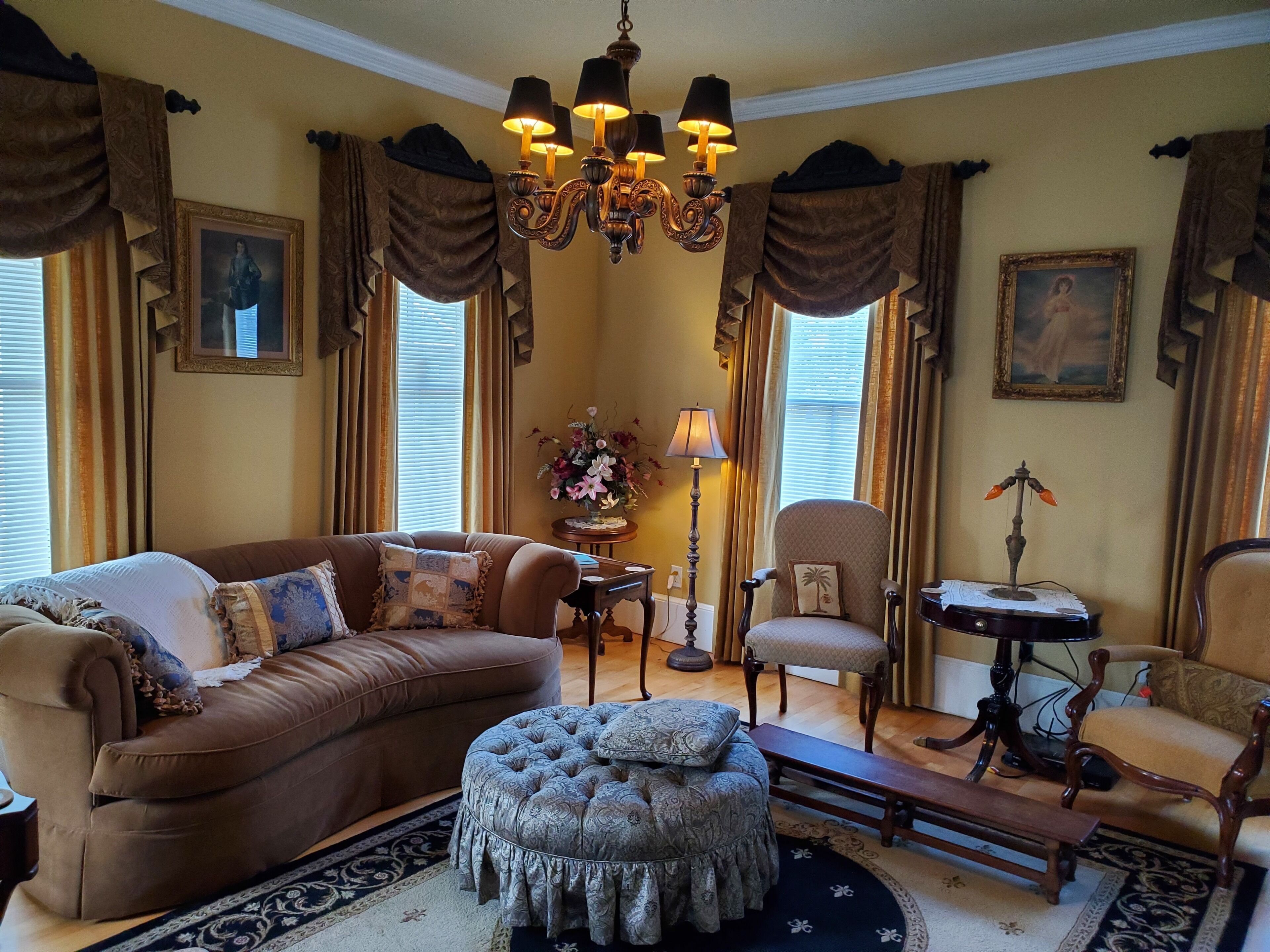 Smart TV, fireplace, books, printers