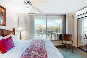 Tabla de planchar con plancha, wifi y ropa de cama 