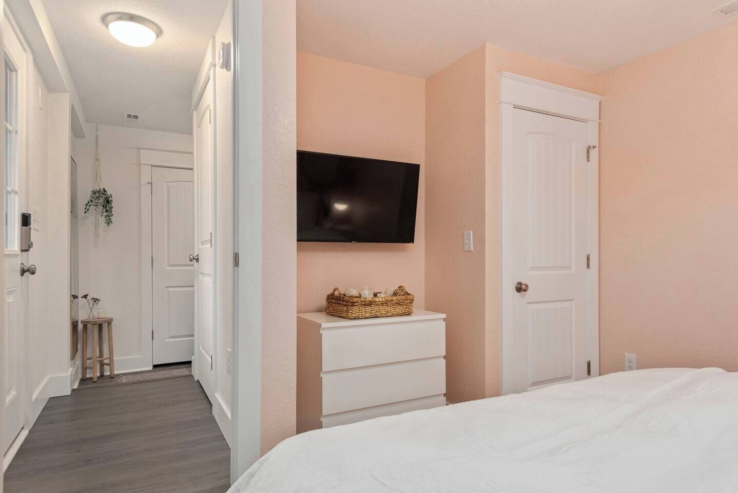 Desk, iron/ironing board, free WiFi, bed sheets