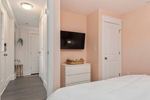 Desk, iron/ironing board, free WiFi, bed sheets - The Rosé Hideaway - Hot Tub - Close To The Bay (Kill Devil Hills)