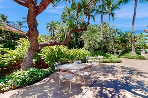 屋外ダイニングエリア