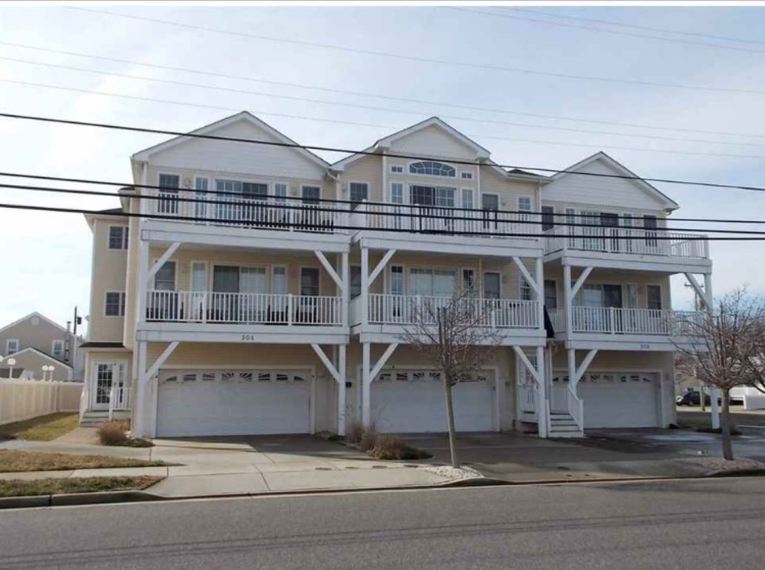 Beautiful Condo-a Short Distance to Beach/Boardwalk (East 17th Street)