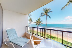 Property grounds - Charming oceanfront condo with lovely views - pool, hot tub & sauna on-site (Kihei)