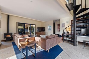 TV, fireplace, Netflix, streaming services