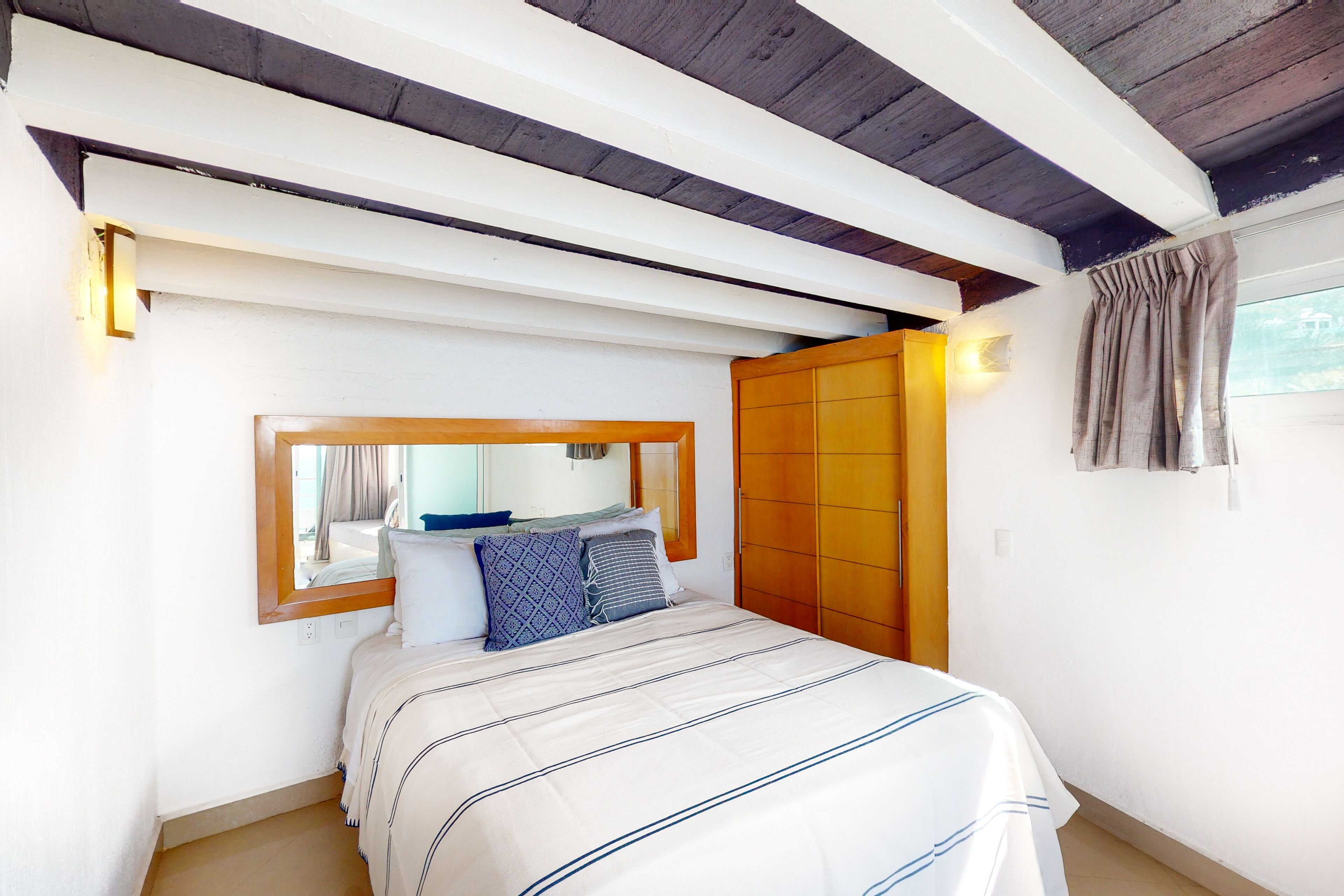 1 bedroom, internet, bed sheets