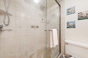 Hair dryer, towels - Kihei Akahi Condo w/ Free WiFi, Shared Grill-Surf, Bike, Golf, More (Kihei)