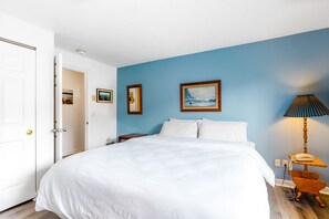 5 bedrooms, iron/ironing board, free Internet, bed sheets