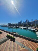 Deluxe-herbergi - 1 stórt tvíbreitt rúm - reyklaust - útsýni yfir smábátahöfn (King) | Útsýni úr herberginu