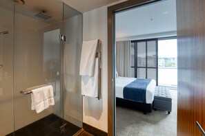 Bathroom - Marsden Viaduct Hotel (Auckland)