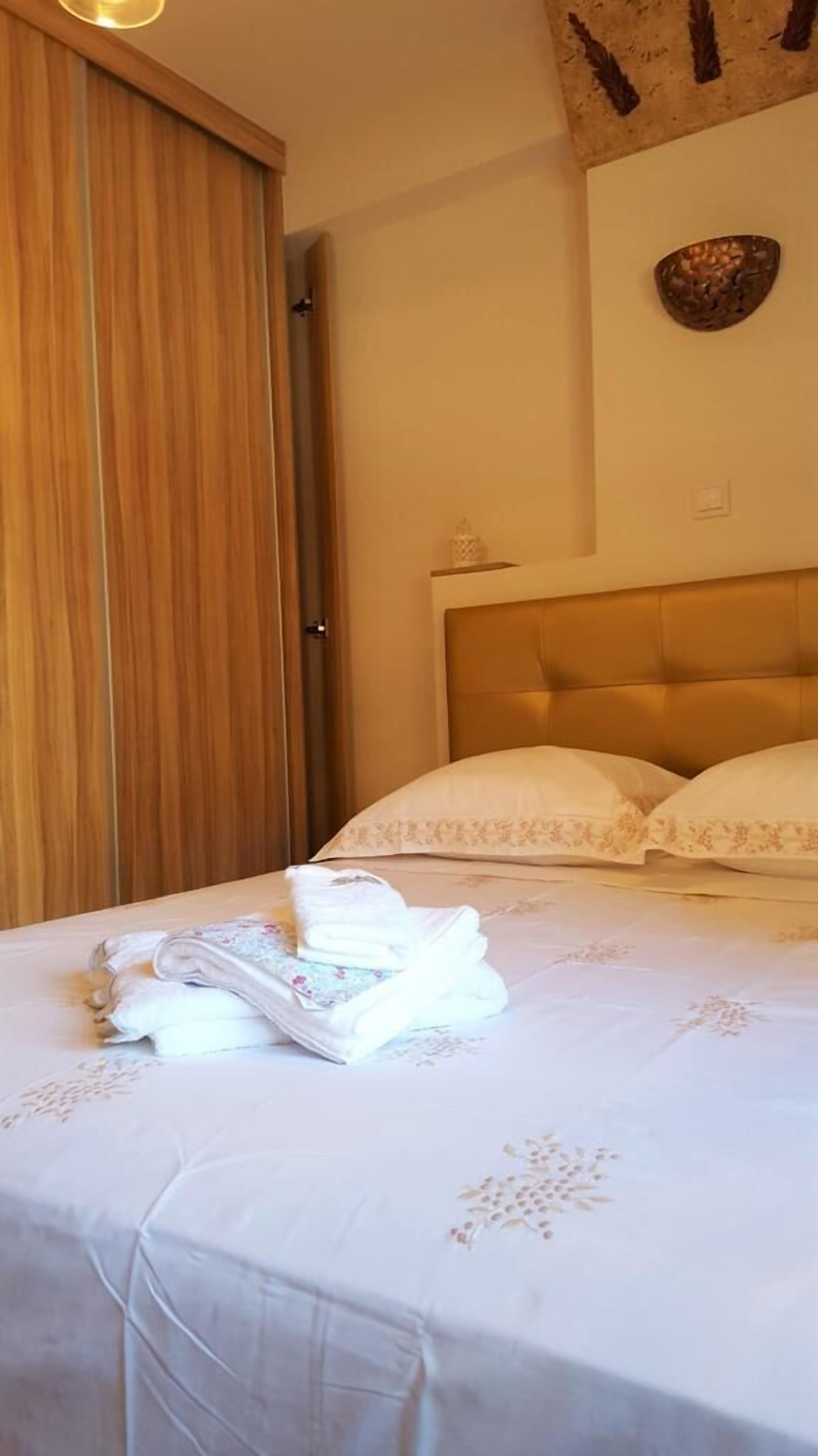 2 slaapkamers, een strijkplank/strijkijzer, wifi, beddengoed