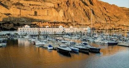 Sunny Seaside Escape in Aguadulce