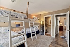 3 habitaciones, tabla de planchar con plancha, wifi y ropa de cama 