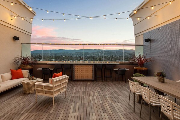 Interior - Deluxe Redwood City 1BR w/ W/D, Gym, BBQ, walk to Caltrain, by Blueground (Redwood City)