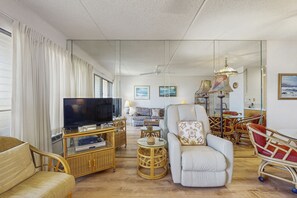 TV, DVD player - Kihei Akahi Condo w/ Shared Grill, Private W/D-Swim, Surf, and More (Kihei)