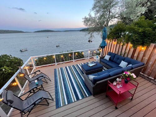 Waterfront home, steps to the beach in protected bay!  Birding, kayaking, swim.