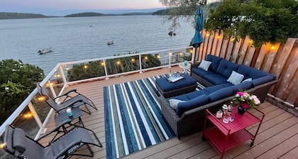 Waterfront home, steps to the beach in protected bay! Birding, kayaking, swim.