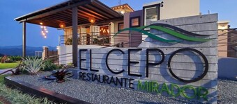 Spacious Apt Step to the River (1F)