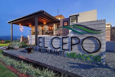 Spacious Apt Step to the River (1F)