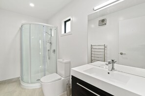 Baignoire, sèche-cheveux
