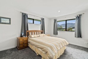 4 slaapkamers, een strijkplank/strijkijzer, wifi