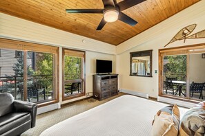 3 bedrooms, free internet, bed sheets