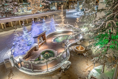 Dulany 406~Top-Floor Mountain Retreat~Steps from the Gondola!