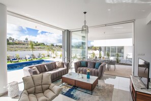 TV - Villa Prol21,fantastic 3bdr Protaras Villa with Pool,close to Fig Tree Bay Beach (Protaras)