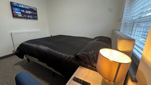 1 habitación, tabla de planchar con plancha y acceso a internet 