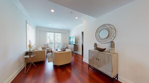 Smart-TV, Kamin, Stereoanlage