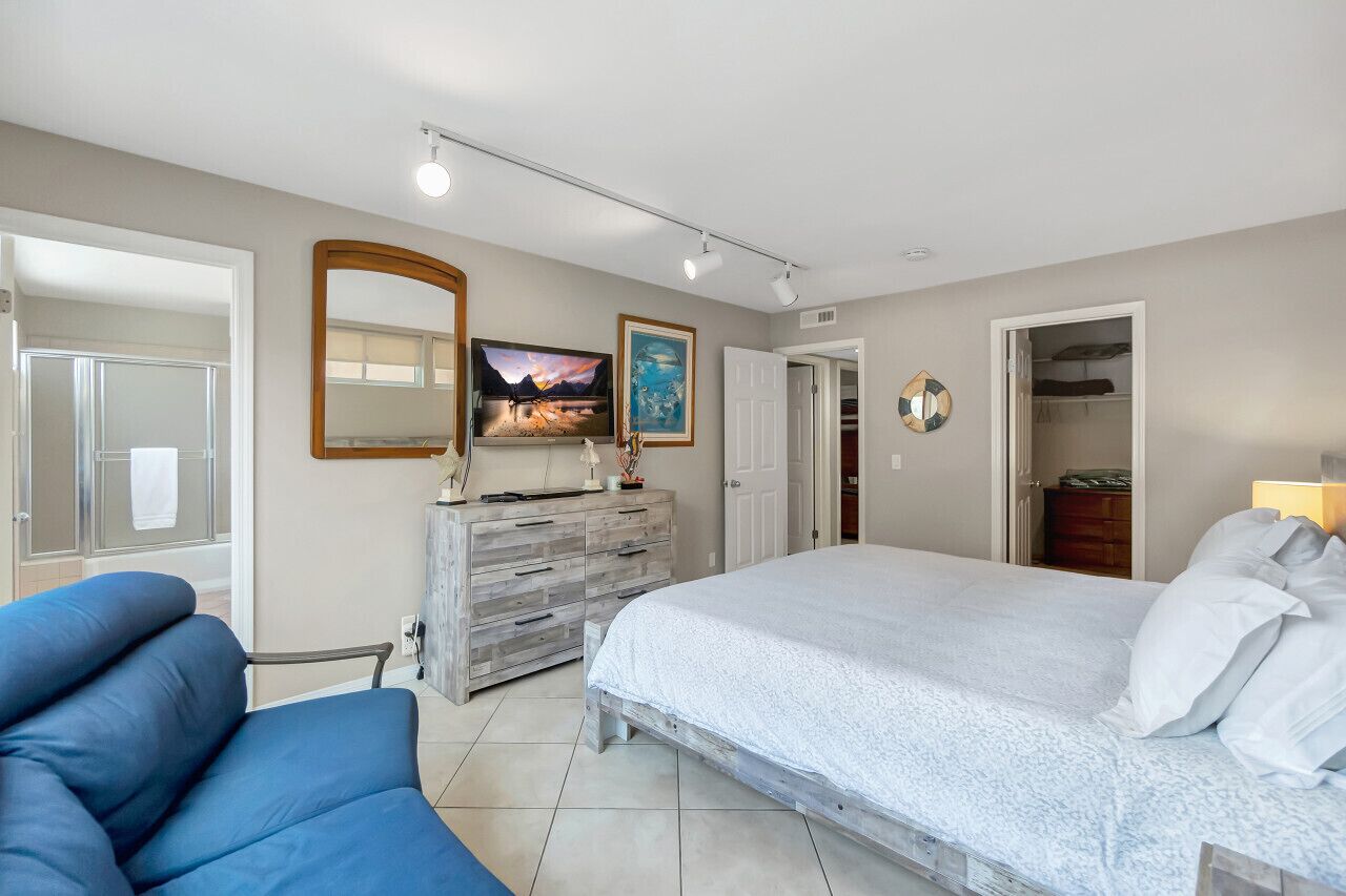 3 bedrooms, iron/ironing board, travel crib, free WiFi