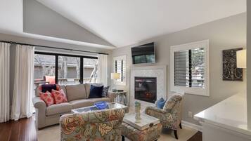 Télévision, cheminée