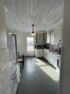 Microwave, dishwasher, coffee/tea maker, cookware/dishes/utensils