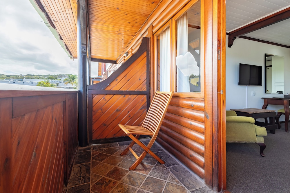 Hotel Knysna Log-Inn by null
