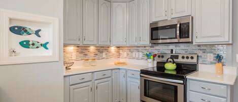 Microwave, dishwasher, coffee/tea maker, toaster