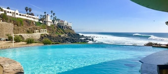 WrapAroundBalcony-LasOlasCondo-Pools&Jacuzzis-WiFi