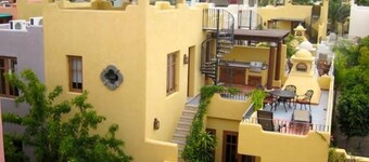 Cozy Villa near beach & pools