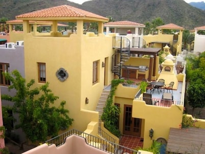 Cozy Villa near beach & pools