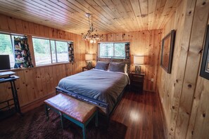 3 bedrooms, desk, iron/ironing board, free WiFi