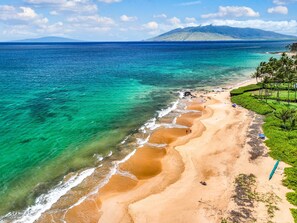 Sun-loungers, beach towels - Remodeled Wailea Condo w AC Infinity Pool-Palms of Wailea 2108 (Kihei)