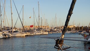 A marina with multiple sailboats docked. - Duplex Aldeas Taray Club 55 Admer (La Manga del Mar Menor)