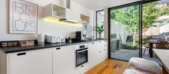 Villa Almada - Amazing City Centre Luxury with Private Pool + Daily B/fast & housekeeping