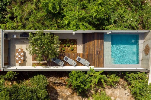 Villa Almada - Amazing City Centre Luxury with Private Pool + Daily B/fast & housekeeping