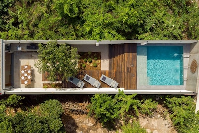 Villa Almada - Amazing City Centre Luxury with Private Pool + Daily B/fast & housekeeping