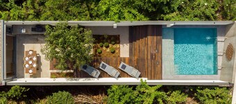 Villa Almada - Amazing City Centre Luxury with Private Pool + Daily B/fast & housekeeping