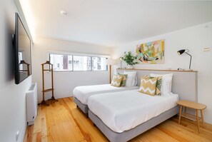 2 habitaciones, escritorio, tabla de planchar con plancha y wifi 