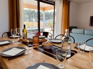 Dining - VillasHomeClet - Villa Palm Beach ⭐️ Swimming pool ⭐️ Terrace ⭐️ AC ⭐️ 4 bedrooms (VENSAC)