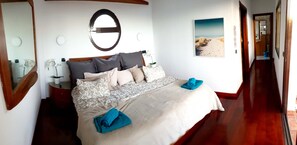 5 bedrooms, in-room safe, desk, iron/ironing board