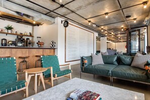 Living area - Trumbull and Porter Hotel (Detroit)